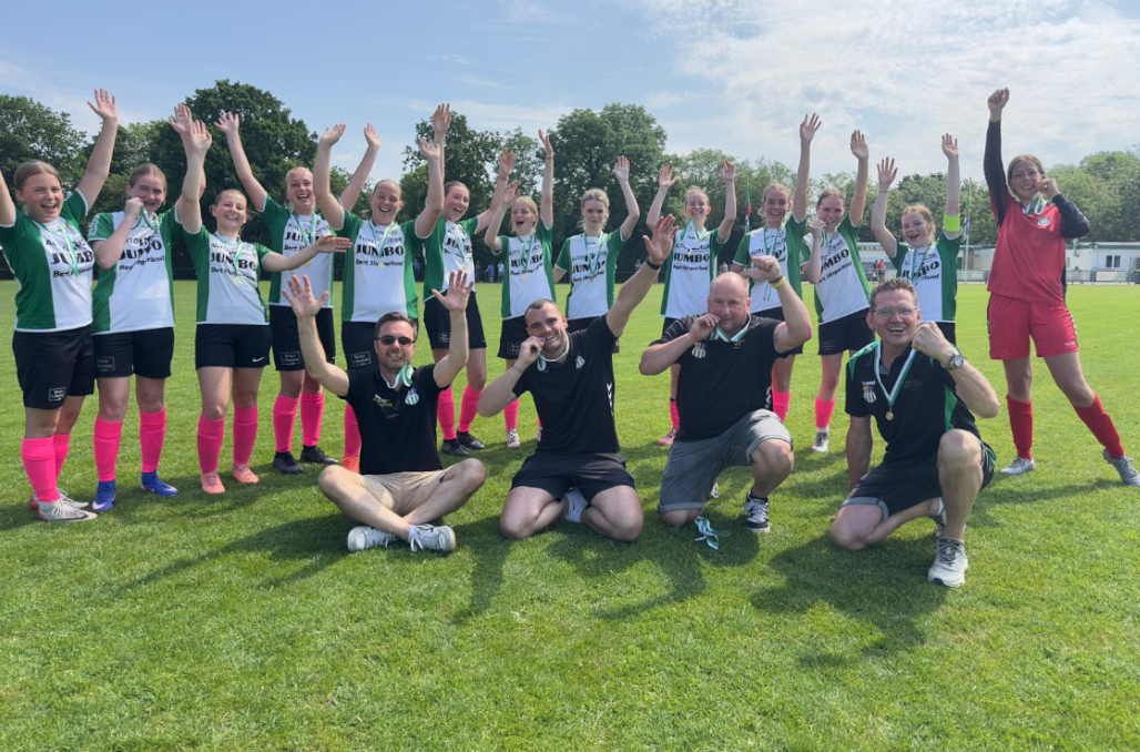 3 x Scheepsrecht: WHS MO17 Kampioen !!