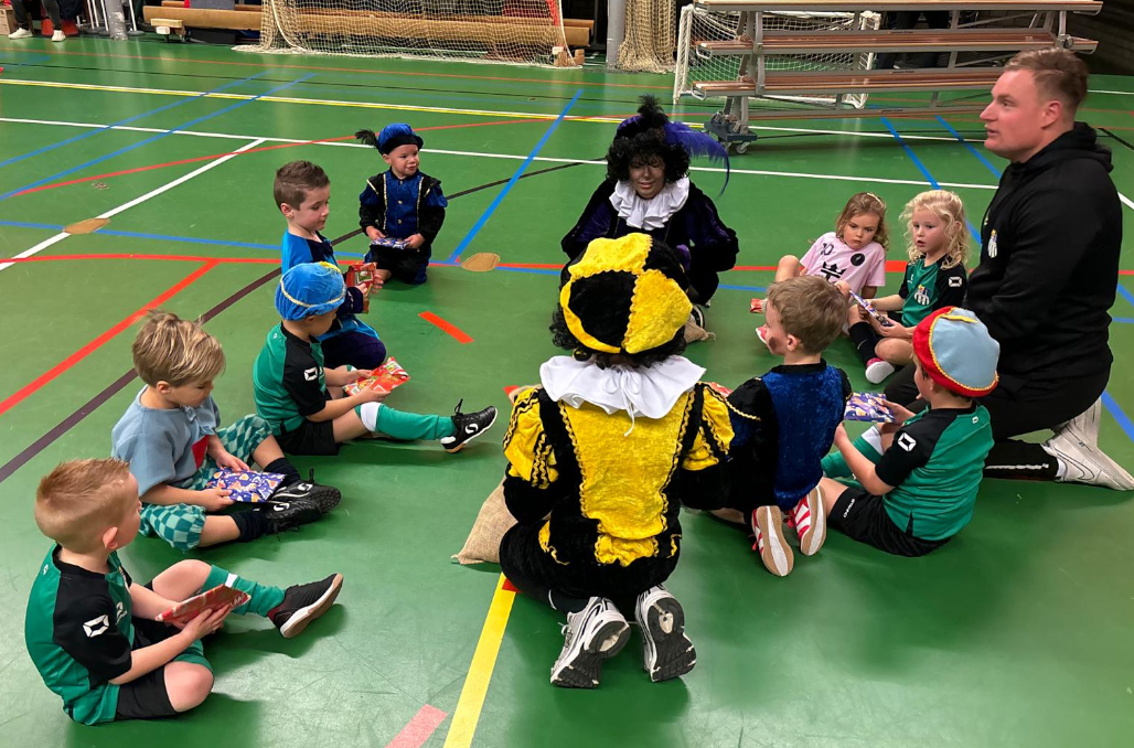 Pieten op bezoek bij de Kabouters