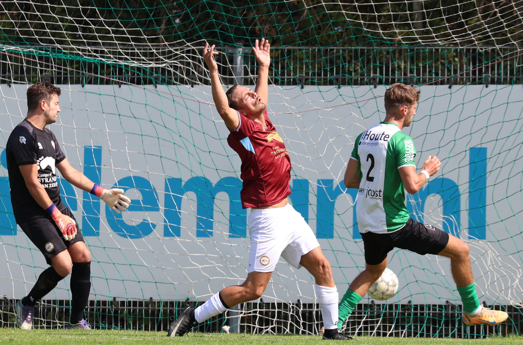 De 4-0 winst op ZSC wordt overschaduwd door zware knieblessure van Gijs den Ouden