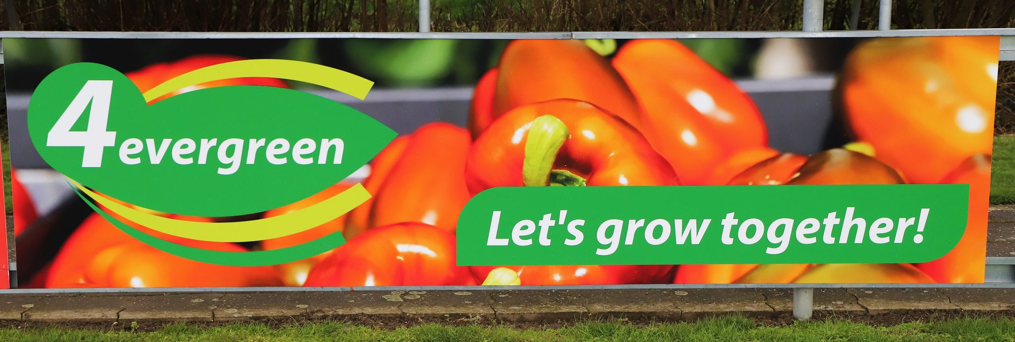 4 Evergreen plaatst nieuw reclamebord bij WHS