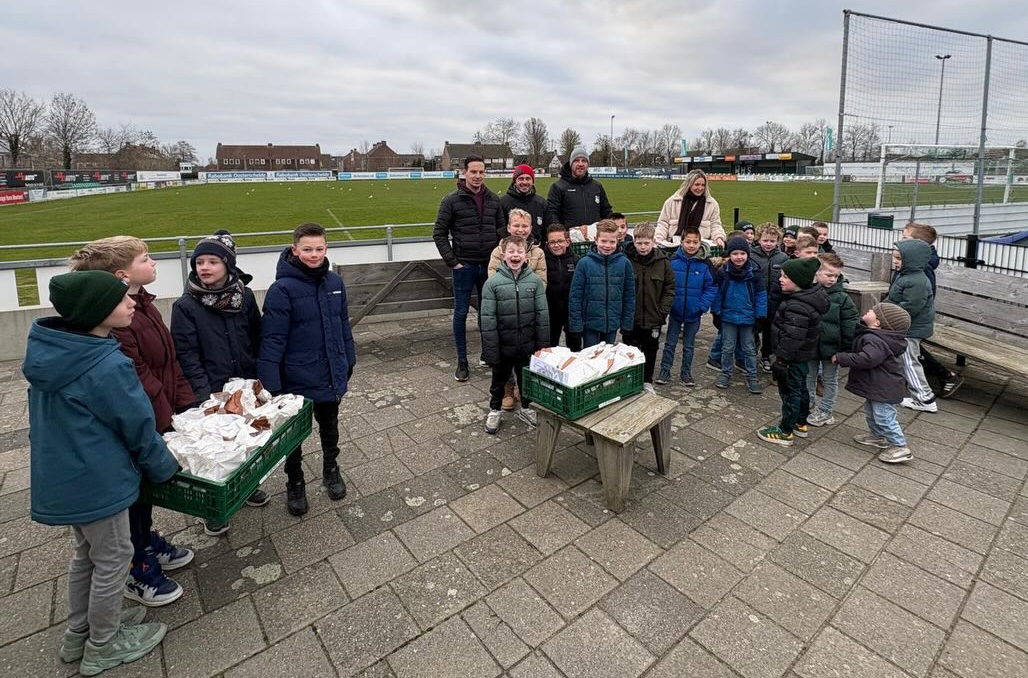 WHS bedankt haar vrijwilligers van de oliebollen actie